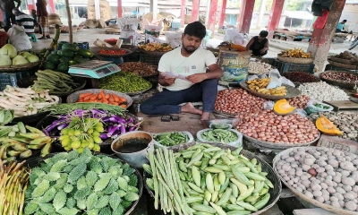 সবজি বিক্রেতা। ছবি- রূপালী বাংলাদেশ