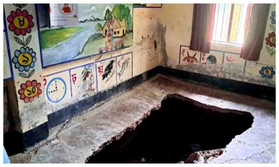 বগুড়ায় ৫ শিক্ষার্থীকে নিয়ে পুকুরে ধসে পড়ল শ্রেণিকক্ষের মেঝে