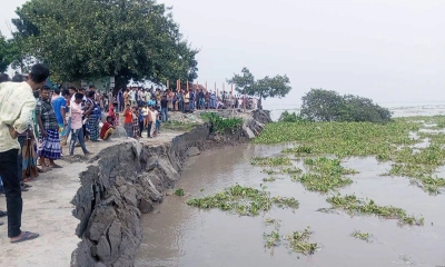 যমুনার ভাঙনে নৌঘাট নদীতে, ‎আতঙ্কে ৮ গ্রামের মানুষ