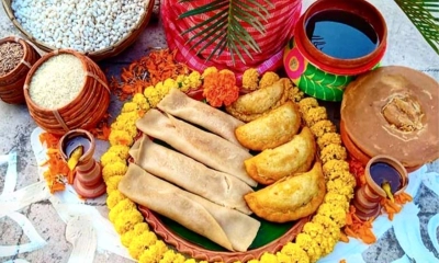 বগুড়ায় পৌষ সংক্রান্তিতে ঐতিহ্যবাহী পিঠা উৎসব