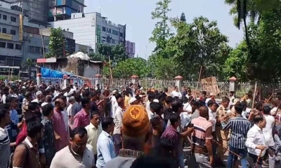 বায়তুল মোকাররমে ব্যবসায়ী ও হকারদের মধ্যে সংঘর্ষ