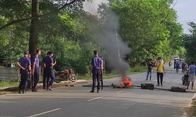 খাগড়াছড়িতে সকাল-সন্ধ্যা অবরোধ, আটকা কয়েক হাজার পর্যটক