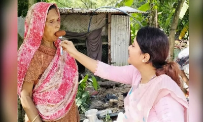 মুক্তিযোদ্ধার স্ত্রীকে মিষ্টিমুখ করিয়ে বীর নিবাসের উদ্বোধন