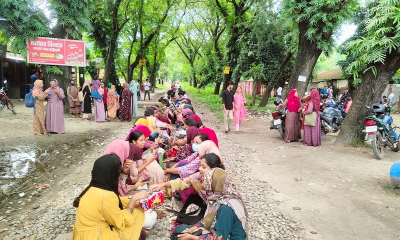 কম্বাইন্ড ডিগ্রির দাবিতে ঢাকা-ময়মনসিংহ রেলপথ অবরোধ