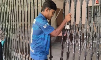২৪ ঘণ্টা পর খুলল বাকৃবির কোষাধ্যক্ষ কার্যালয়ের তালা