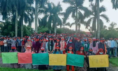 বহিরাগতদের হামলা: চোখে লাল কাপড় বেঁধে বাকৃবি শিক্ষার্থীদের মৌন মিছিল
