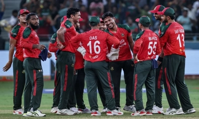 ম্যাচ হারার পরও কেন দেশে ফিরছে না বাংলাদেশ