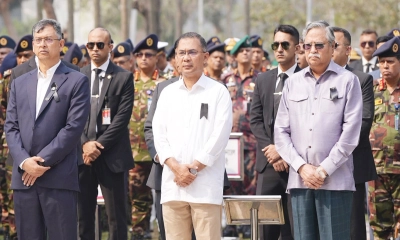 পিলখানার শহীদদের কবরে রাষ্ট্রপতি ও প্রধানমন্ত্রীর শ্রদ্ধা