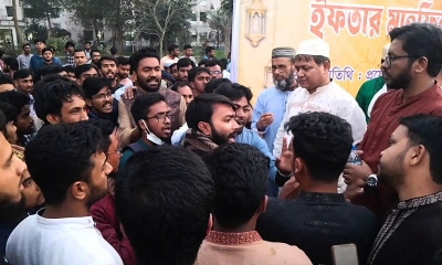 ইফতার না পেয়ে বেরোবি উপাচার্যকে অবরুদ্ধ, ক্ষমা চেয়ে মুক্তি