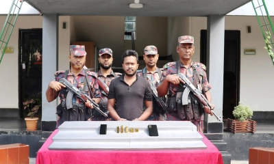 কোটি টাকার স্বর্ণসহ পাচারকারী আটক