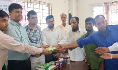 বেতাগীতে বিতরণ ‘স্বপ্নের বীজ’, কৃষকদের মুখে হাসি