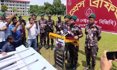 জব্দকৃত অস্ত্রগুলো সিলেট ব্যাটালিয়ন সদর দপ্তরে আনা হয়েছে।      ছবি- রূপালী বাংলাদেশ