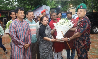 ঢাকেশ্বরী ও রমনা কালী মন্দির পরিদর্শন করলেন বিজিবি মহাপরিচালক