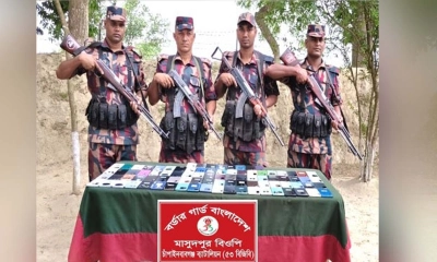 চাঁপাইনবাবগঞ্জ সীমান্তে ২৮ লাখ টাকার ভারতীয় মোবাইল ফোন জব্দ
