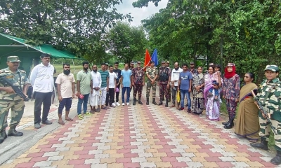ভারতে অনুপ্রবেশকারী ১২ বাংলাদেশিকে বিজিবির কাছে হস্তান্তর