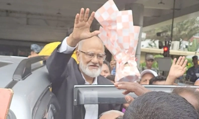 লন্ডন থেকে দেশে ফিরেছেন খন্দকার মোশাররফ