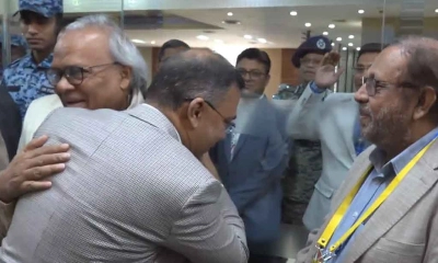 তারেক রহমানকে স্বাগত জানালেন বিএনপি নেতারা