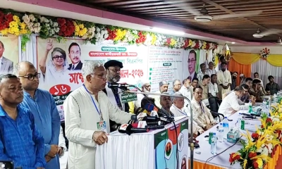 বিএনপি তো সেই দল যারা স্বাধীনতার ঘোষণা দিয়ে পালিয়ে যায় নাই: ডা. জাহিদ