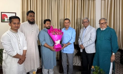 নাহিদ ইসলামের বাসায় তারেক রহমান