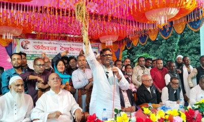 বক্তব্য দেন বিএনপির কেন্দ্রীয় নির্বাহী কমিটির সদস্য অ্যাডভোকেট এম. রুহুল কুদ্দুস তালুকদার দুলু। ছবি- রূপালী বাংলাদেশ