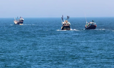 ৭ জেলেকে ধরে নিয়ে গেছে আরাকান আর্মি