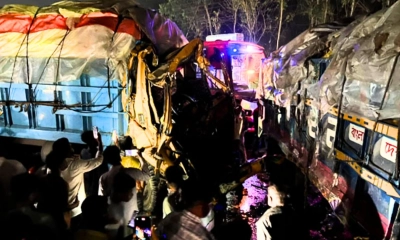 বগুড়ায় যাত্রীবাহী বাস ও ট্রাকের ভয়াবহ সংঘর্ষ, আহত ১৫