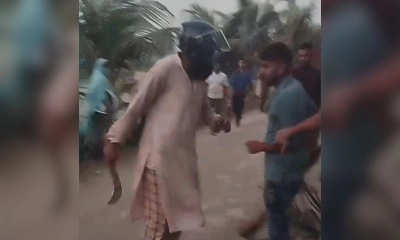 দা নিয়ে ভাই-ভাতিজাকে হত্যাচেষ্টা, ভিডিও ভাইরাল