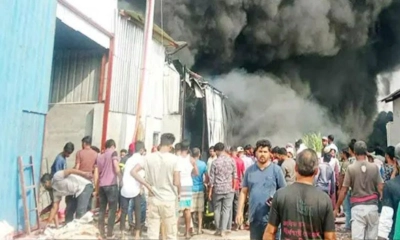 আয়েশা ইপিএস ইনসোলেশন লিমিটেডে আগুন। ছবি- রূপালী বাংলাদেশ
