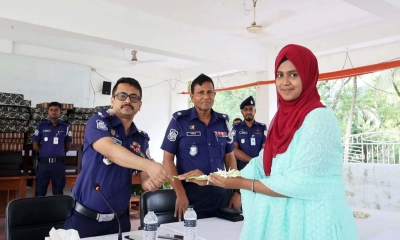 বরগুনা জেলা থেকে ১২ জন তরুণ-তরুণী বাংলাদেশ পুলিশ বাহিনীতে যোগদান। ছবি- রূপালী বাংলাদেশ
