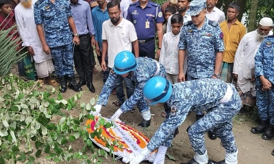 ভোলার বোরহানউদ্দীনে নিহত আয়া মাসুমা বেগমের সমাধিতে বাংলাদেশ বিমানবাহিনী শ্রদ্ধা। ছবি- রূপালী বাংলাদেশ