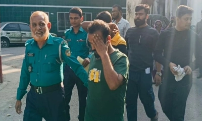 পুলিশকে কামড়ে পালালেন ছাত্রদল নেতা