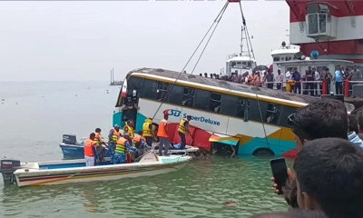 দৌলতদিয়ায় বাস নদীতে পড়ে যাওয়ার ঘটনায় তদন্ত কমিটি গঠন