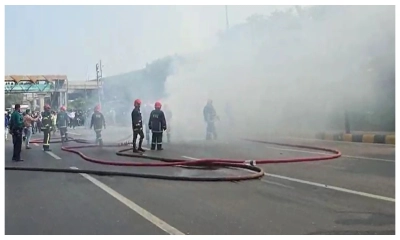 রাজধানীতে গাড়িতে আগুন