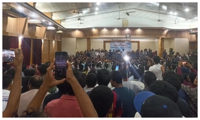 চট্টগ্রাম  বিশ্ববিদ্যালয়ের বিবিএ অনুষদের মিলনায়তনে ফলাফলের জন্য অপেক্ষা করছে শিক্ষার্থীরা। ছবি- সংগৃহীত