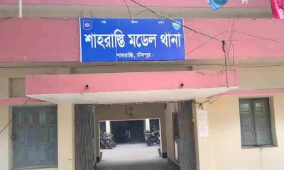 কন্যাকে ধর্ষণের অভিযোগে বাড়িতে তালা দিল বিক্ষুব্ধ জনতা 