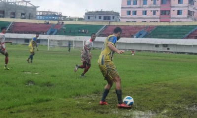 চাঁদপুরে জেলা প্রশাসক গোল্ডকাপ ফুটবল টুর্নামেন্ট খেলা। ছবি- রূপালী বাংলাদেশ