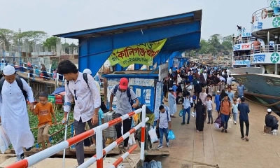 চাঁদপুর লঞ্চঘাটে ঈদ ঘরমুখো যাত্রীদের দুর্ভোগ