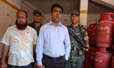 চাঁদপুরে অতিরিক্ত দামে এলপিজি গ্যাস বিক্রি করায় ব্যবসায়ীকে জরিমানা