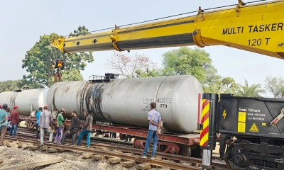 ৯ ঘণ্টা পর রহনপুর-রাজশাহী রুটে ট্রেন চলাচল স্বাভাবিক
