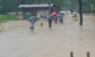ভারী বর্ষণে জনদুর্ভোগ, আনোয়ারা–কর্ণফুলীতে তলিয়ে গেছে বিভিন্ন সড়ক