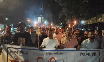 চবি প্রশাসনের পদত্যাগের দাবিতে ছাত্রদলের মশাল মিছিল