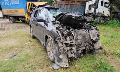 দাঁড়িয়ে থাকা কাভার্ডভ্যানে প্রাইভেটকারের ধাক্কা, বাবা-মেয়ের মৃত্যু