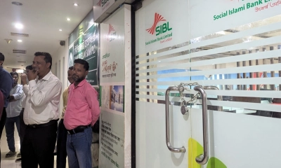 চট্টগ্রামে ৫ ইসলামি ব্যাংকের শাখায় তালা দিয়ে আমানতকারীদের বিক্ষোভ