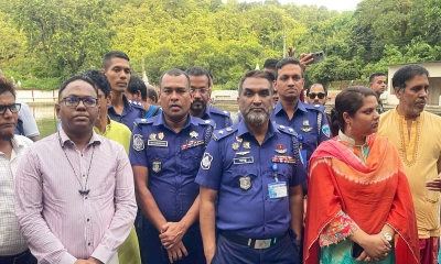 সীতাকুণ্ডে চন্দ্রনাথ মন্দির পরিদর্শন করলেন জেলা প্রশাসক