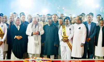 ভাষাশহীদদের প্রতি প্রধান বিচারপতির শ্রদ্ধা