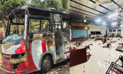 দুই বিশ্ববিদ্যালয়ের সংঘর্ষে ১৫টি গাড়িতে আগুন দেয় শিক্ষার্থীরা। ছবি- সংগৃহীত দুই বিশ্ববিদ্যালয়ের সংঘর্ষে ১৫টি গাড়িতে আগুন দেয় শিক্ষার্থীরা। ছবি- সংগৃহীত