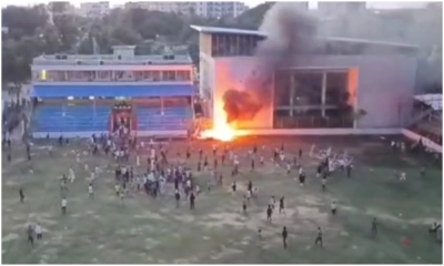 গোল্ডকাপ ফাইনাল: কক্সবাজার স্টেডিয়ামে রণক্ষেত্র, পুলিশসহ আহত বহু  