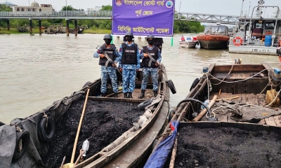পতেঙ্গায় ৪ টন কয়লা-রোসিনসহ ৪টি বোট জব্দ