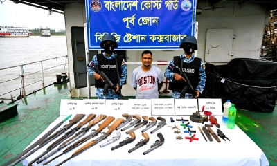 কক্সবাজারে বিপুল পরিমাণ অস্ত্রসহ মিন্টু বাহিনীর প্রধান আটক