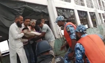 জরুরি সেবা থেকে কল, চলন্ত লঞ্চে অসুস্থ শিশুকে চিকিৎসা দিল কোস্ট গার্ড